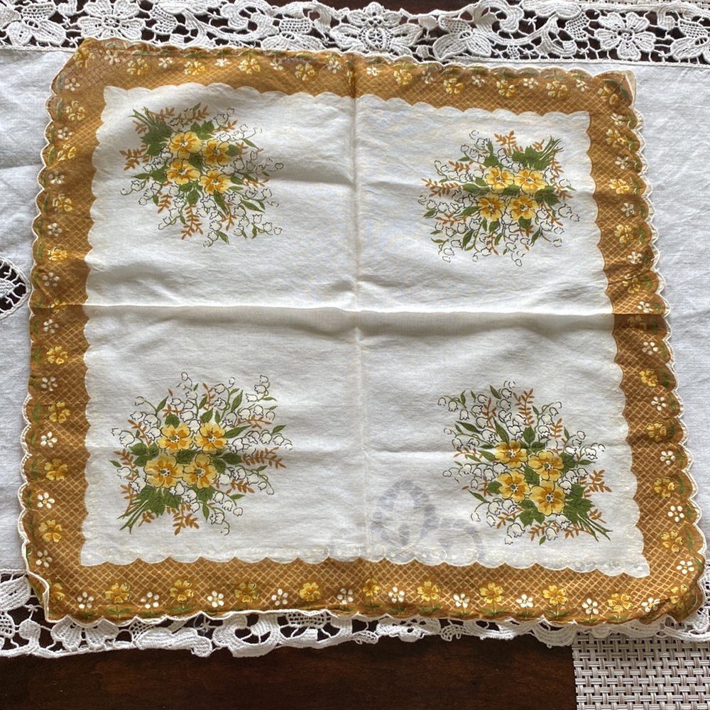 Vintage Floral Handkerchief Set - Yellow & White Hankies! - Picture 4 of 7